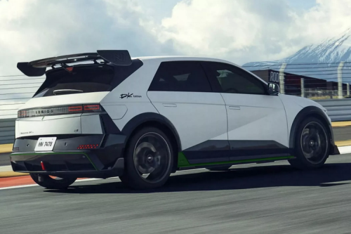 Gaya Berkendara yang Efektif Agar Ban Mobil Listrik Awet