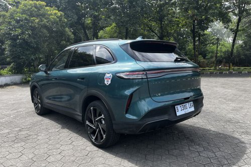 Jajal Chery L8: Sensasi Berkendara SUV PHEV Modern