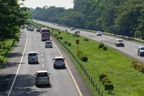 Mobil Bermasalah, Ini Aturan Berhenti Saat One Way di Jalan Tol