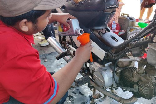 Ketahui 5 Ciri Oli Motor Sudah Wajib Diganti