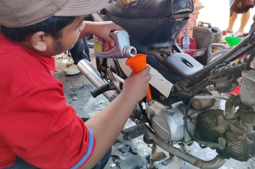 Ketahui 5 Ciri Oli Motor Sudah Wajib Diganti