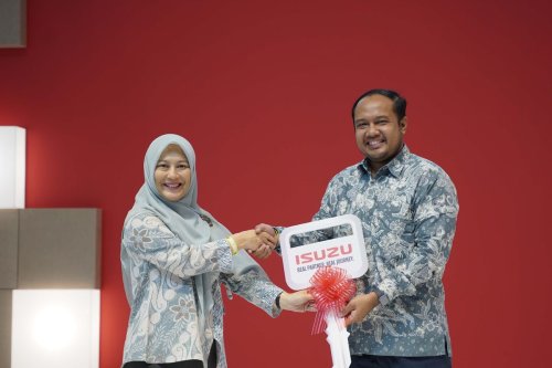 Isuzu, Isuzu Elf, Dukung Pendikan, Isuzu Sumbang ELF buat Sekolah
