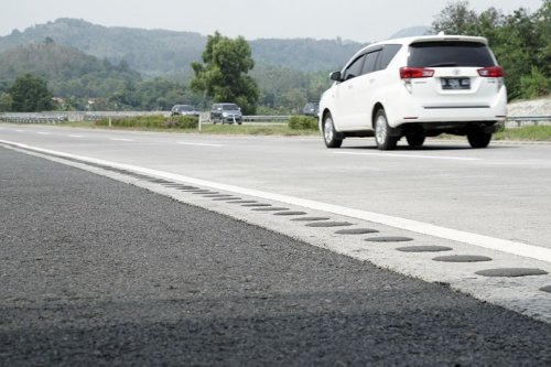 Mobil Mengeluarkan Bau Hangus Saat Gaspol, Ini Penyebabnya