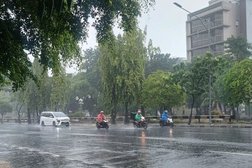 Perawatan Motor Matik Setelah Terobos Hujan dan Banjir Ringan