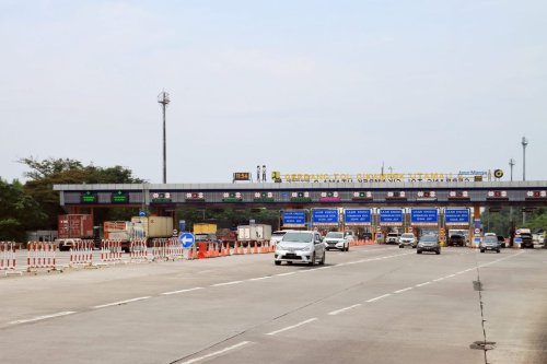 Jangan Coba Mundur! Ini Langkah Aman Saat Kelewatan Exit Tol