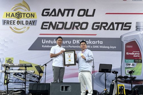 Ganti Oli Massal 2.500 Motor Guru Cetak Rekor MURI