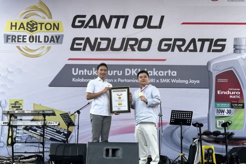Ganti Oli Massal 2.500 Motor Guru Cetak Rekor MURI