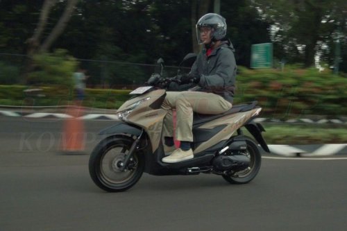 Suzuki , Honda, Suzuki Nex Crossover vs Honda BeAT Street: Skutik Petualang Terbaik