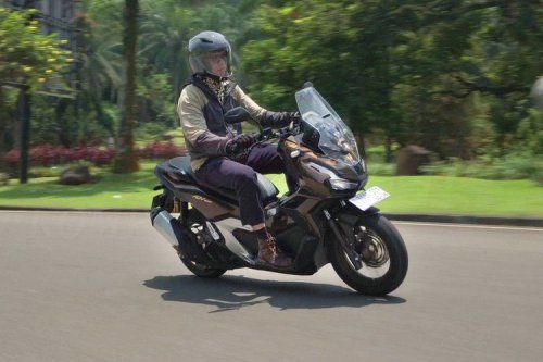 Honda, Touring, Performa dan Efisiensi Honda ADV160 RoadSync buat Harian dan Touring