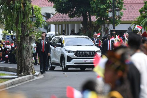 Paus Fransiskus: Mobil Kijang Innova Zenix yang Dipilihnya
