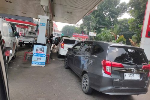 Harga Pertamax Naik, Antrean Pertalite di SPBU Bogor Mengular