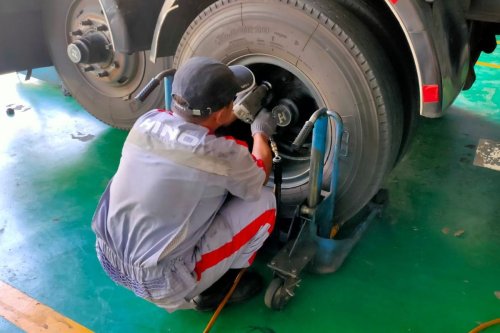 Ban Ganda Truk, Bagian Dalam Lebih Cepat Habis