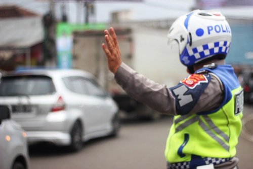 Video Polisi Puncak Tolak Suap Pemotor Tak Bawa SIM dan STNK
