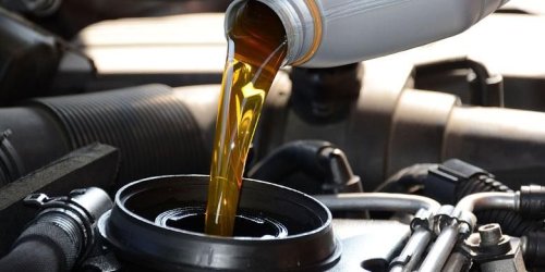 Apa yang Membuat Oli Mesin Mobil Lebih Awet? Ini Penjelasan Bengkel