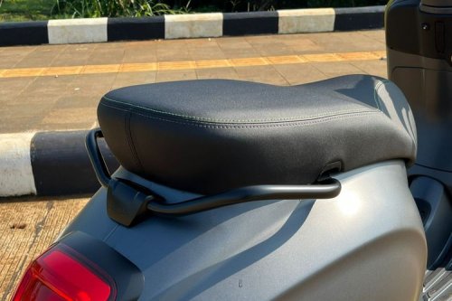 Rasanya Naik Vespa Sprint Tech 180 cc, Nyaman tapi Ada Catatan