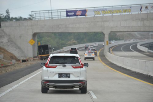 Jaga Jarak Aman Saat Berkendara, Idealnya Berapa Detik?