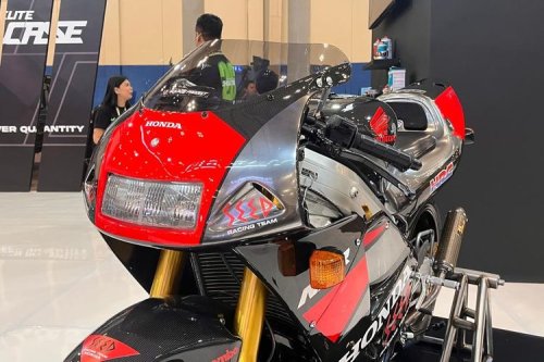 Honda, Langka dan Mahal, Honda NSR250R MC28 Ini Tampil Full Carbon
