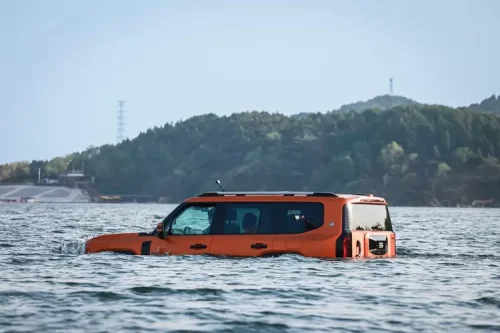 BYD, BYD Yangwang U8, Jetour G700 Tantang BYD YangWang U8, Bisa Mengapung di Air