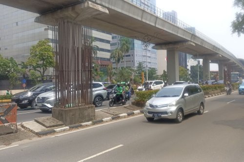 Tak Menutup Jalan, Begini Rekayasa Lalin Pembongkaran Tiang Monorel