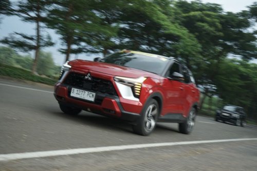 Pakai Fitur Auto Hold di Lampu Merah, Bikin Boros Konsumsi BBM?