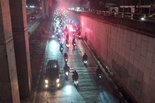Psikologi di Balik Arogansi Rombongan: Hak & Etika Berlalu Lintas