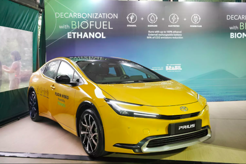 Toyota, Toyota Prius, Toyota Kembangkan Prius PHEV Bisa Minum Etanol
