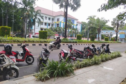 Helm Hilang di Parkiran, Siapa yang Tanggung Jawab?