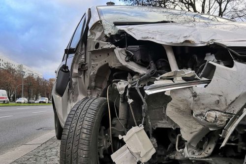 Kronologi Kecelakaan Taksi Tabrak Sepeda Motor di Sudirman