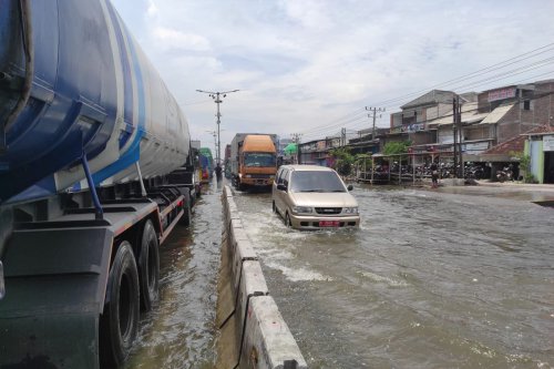 Cara Agar Kopling Mobil Manual Tak Rusak Setelah Lewat Banjir