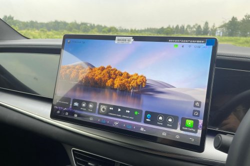 Mengemudi Sambil Nonton Video, Tinggal Tunggu Terjadi Kecelakaan!