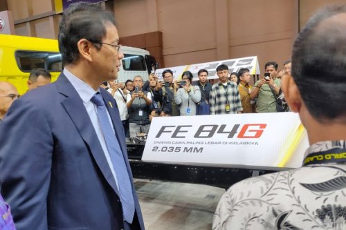 Menkeu Purbaya Kunjungi Mitsubishi Fuso di GIIAS 2026, Soroti Uji B50