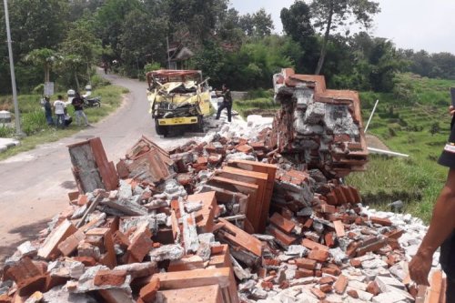 Kurangi Risiko Rem Blong, Ini Cara Mengemudikan Truk dan Bus di Turunan