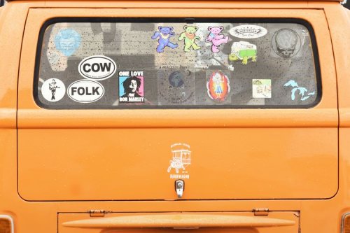 Hati-hati Pasang Stiker “Happy Family” di Mobil: Lindungi Data Pribadi
