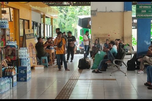 Natal 2025: Arus Mudik Mulai Padati Terminal Kampung Rambutan