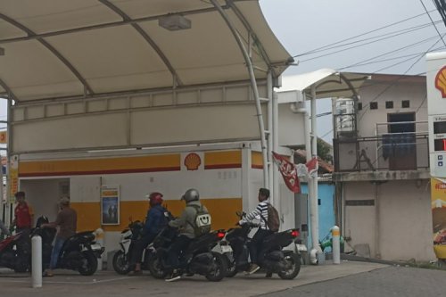 Krisis Bensin Shell: Pegawai SPBU Ikut Terdampak, Kena PHK Sementara