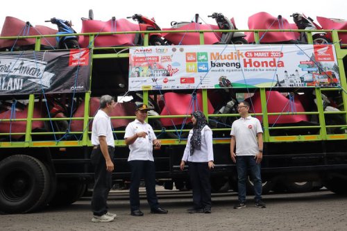 Ribuan Pengguna Motor Honda Berangkat Mudik Bareng