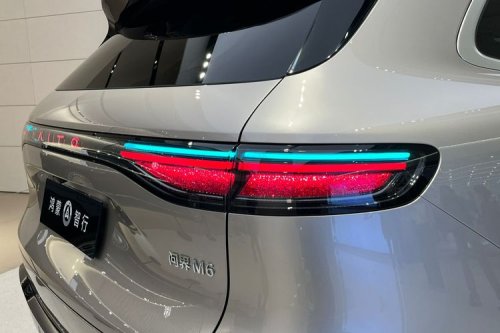 Berjumpa Mobil Listrik Huawei Aito M6 di Beijing