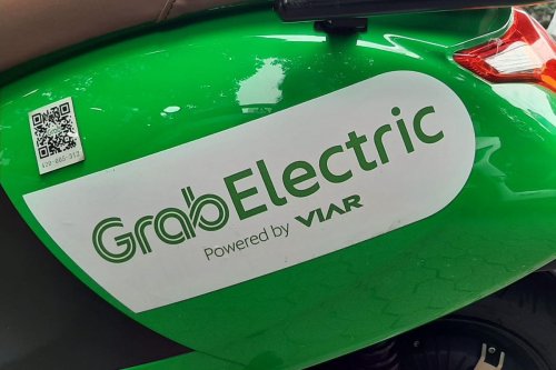 Perbandingan Harga Sewa Motor Listrik Ojol Green SM dan GrabElectric