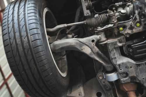 Kenapa Suspensi Mobil Sebelah Kiri Lebih Cepat Rusak?