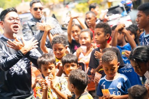 Komunitas Ini Tempuh Flores dengan 49 Motor Sambil Salurkan Bantuan Gempa