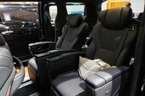 GAC, Toyota,  Toyota Alphard, Toyota Alphard, Adu Spesifikasi MPV Premium: GAC E9 PHEV VS Toyota Alphard
