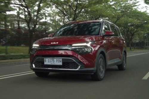 Mengulas Fitur dan Kepraktisan Kia Carens 1.5