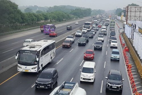 Kebiasaan Buruk Bus Saat Mudik Lebaran, Jajah Lajur Kanan