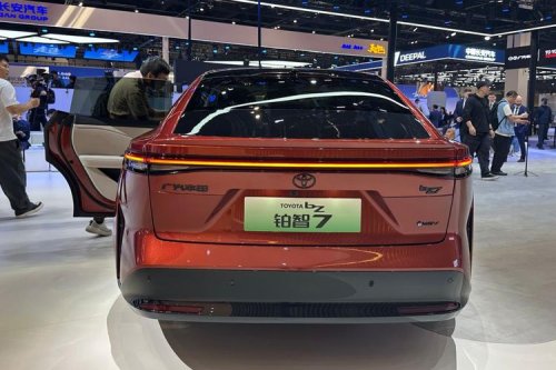 Melihat Langsung Sedan Listrik Toyota bZ7 di Beijing Auto Show 2026
