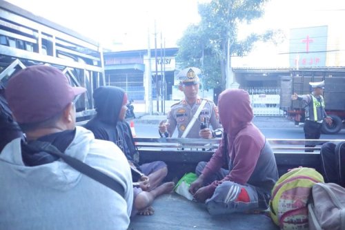 Viral Truk Disulap Jadi Bus Sekolah, Pakar Ingatkan Bahaya Keselamatan