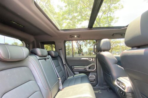 Jetour, Interior Jetour T2: Layar Besar, Jok Elektrik, dan Panoramic Sunroof