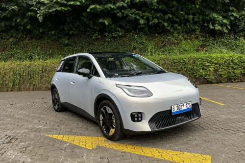 Perbandingan GAC Aion UT dan GWM Ora 03: Siapa Unggul?