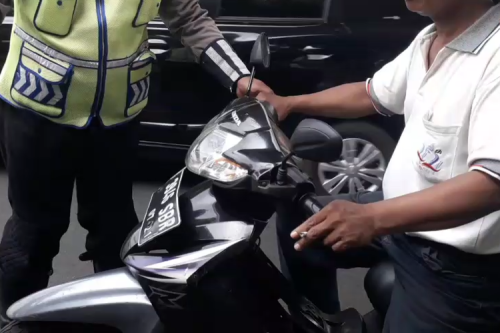 Merokok Sambil Berkendara Dapat Menyebabkan Kecelakaan, Ini Penjelasan Ahli