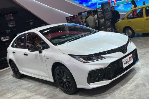 Corolla Altis HEV GR Sport: Sedan Sporty dengan Hybrid Terbaru