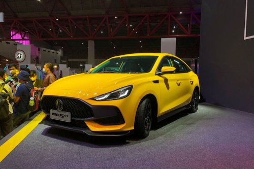 Cerita Pemilik MG 5 GT dan Modifikasi Honda Giorno